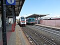 Autotreno arent a 'na automotris FS ALn 663 a la stazion de Macomer