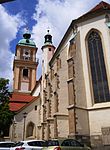 Domkyrkan St. Johannes är ursprungligen från 1100-talet, men långskeppet höjdes i gotisk stil och tornet blev lägre och fick en ny utformning i barockstil efter ett blixtnedslag under 1700-talet.