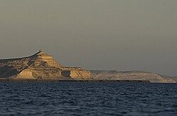 Punta Piramides, vista frontal.