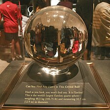 Een kristallen bol van kwartsglas.
