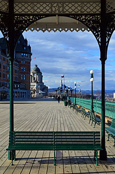 La terrasse Dufferin, belvédère de la Haute-Ville, à Québec. (définition réelle 3 237 × 4 901)