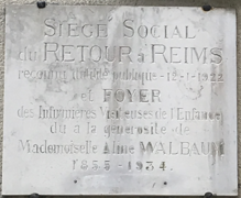 Au n°6 Plaque siège social du Retour à Reims