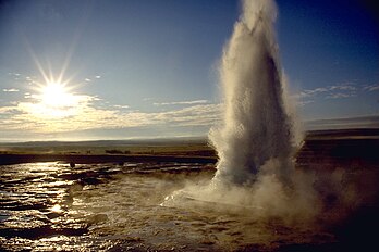 Éruption d’un geyser en Islande. (définition réelle 2 977 × 1 983*)