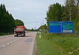 Enköpingsvägen (Rv. 55) före trafikplatsen Annelund och korsningen med motorvägen E18.