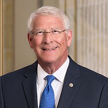 Официальный портрет сенатора США Роджера Ф. Уикера, 2018.jpg