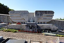 Sépulture d'Hélène Boucher, cimetière d'Yermenonville.