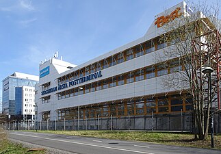 Årsta Postterminal, fasad mot Huddingevägen, 2020.