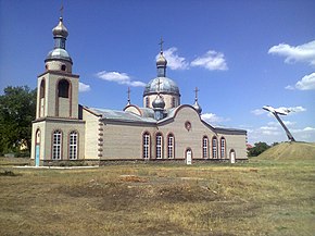 Центр села. Церковь и Памятник.