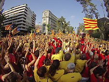 Under 2010-talet har stora demonstrationer för självständighet ägt rum i Barcelona på Kataloniens "nationaldag" den 11 september. 2014 bildade cirka 600 000 demonstranter ett stort seger-V utefter två av stadens gator.