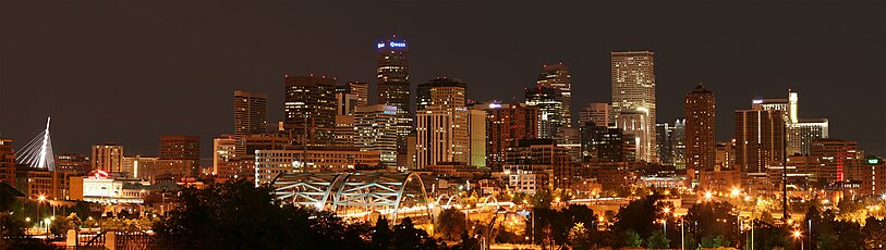 Vista notturna del centro di Denver