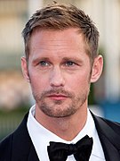 Alexander Skarsgård interprète Randall Flagg / Le Fils de L'Ombre