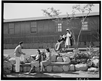 Zdravotní sestra Aiko Hamaguči a pacient Tom Kano. Ostatní: George Nakano, Keiko Kamahara, Fuimi Tašima, 1943