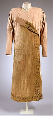 A caftan worn by a Sogdian horseman, 8th-10th century Caftan MET DT1115.jpg