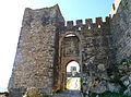 Blick durch das Eingangstor zur Burg