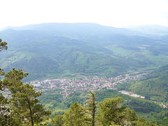 Vue sur le village de Lièpvre depuis le sommet du Chalmont.