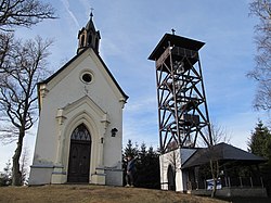 Kaple sv. Markéty s rozhlednou nad obcí