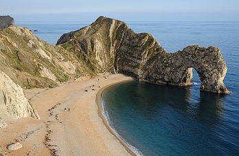 Durdle Door, arche naturelle du littoral du Dorset. Cette côte du sud de l'Angleterre est inscrite au patrimoine mondial. (définition réelle 3 996 × 2 616)