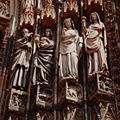 ストラスブール大聖堂には、キリストと共に3人の賢い処女の像がある