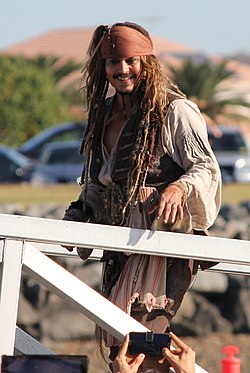 Johnny Depp mint Jack Sparrow A Karib-tenger kalózai: Salazar bosszúja forgatásán Ausztráliában
