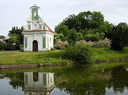 Barokní kaple svatého Václava na návsi v Černíkách