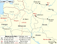 Cette carte géographique d'Europe nord-orientale situe les lieux de massacre. Des traits différents figurent les frontières de 1939 et de 2010.
