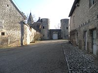 The lower court with the châtelet at the back