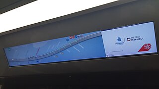 Hattaki trenlerde kullanılan bilgilendirme ekranı (2018 Rotem)