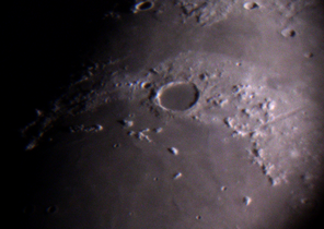 Plató (centre) en una fotografia telescòpica des de la Terra.