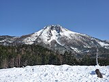 ロープウェィ山頂駅から望む日光白根山