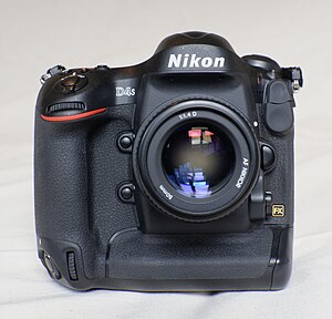 Nikon D4S Front DS7 4250 PK.jpg