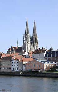 Old town with the Cathedral of Regensburg.jpg