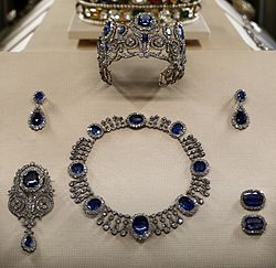 French crown jewels in the Louvre exhibition Parure della regina maria amelia, parigi, 1800-15 poi 1850-75 ca.jpg