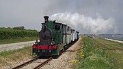 Loc 50 met stoomgoederentram op de Brouwersdam.