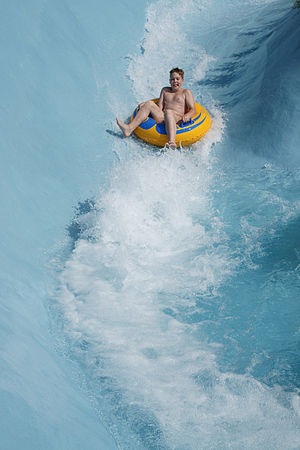 English: Tube slide in water park Serena. Suom...