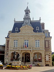 The town hall in Saint-Just-en-Chaussé