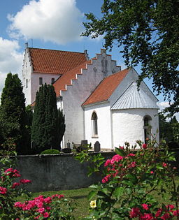 Simris kyrka i juli 2011