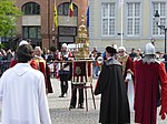 'Rustende' processiebaar met reliekschrijn van het H. Bloed, H. Bloedprocessie, Brugge