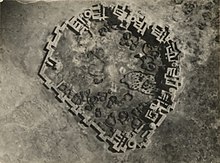 Aerial view of Diiriye Guure's Dhulbahante garesa fort in Taleh, the capital of his Dervish State The National Archives UK - CO 1069-8-36.jpg