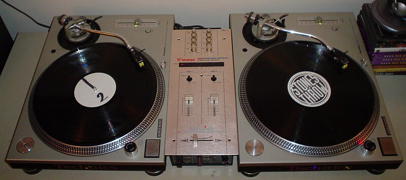 File:Turntables and mixer.jpg