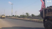 Файл: военный конвой США проходит через Камышлы, когда он возвращается на северо-восток Сирии.ogv