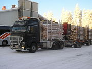 Lori 60 tan Volvo FH16.