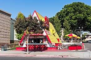 加利福尼亚州惠提尔的Wienerschnitzel餐厅
