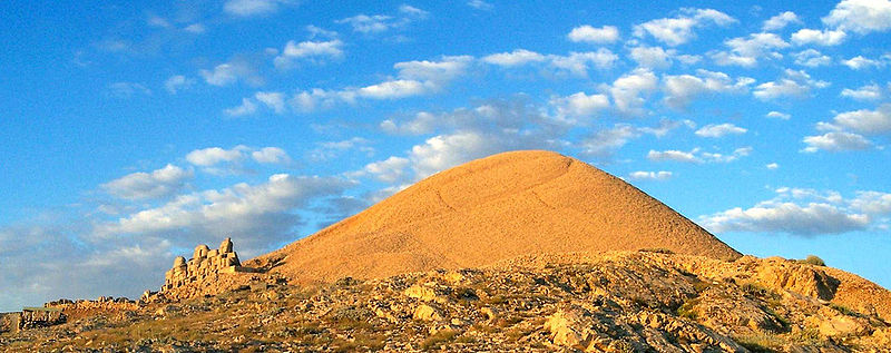 800px-Worshipping_Nemrut.jpg