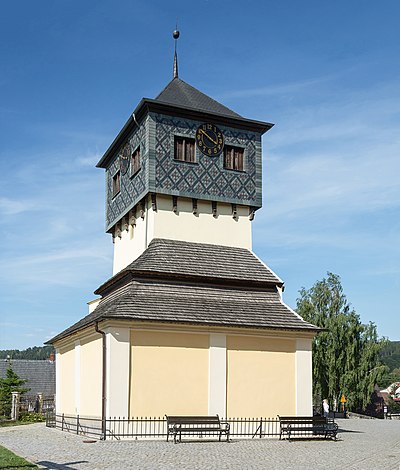 2015 Dzwonnica przy kościele św. Bartłomieja w Czermnej.jpg