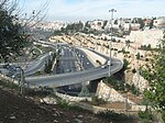 הגשרים היורדים משדרות בן-גוריון לכביש בגין