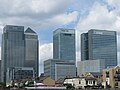 Canary Wharf zľava doprava: Citigroup Centre, One Canada Square, 8 Canada Square, One Churchill Place