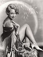 Uma fotografia de Doris Eaton Travis (1904-2010) por volta de 1920, durante os anos de Ziegfeld Follies.