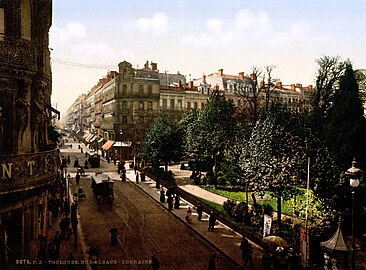 Square Charles-de-Gaulle en 1895. La grille de fer est visible.