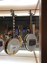 Бэкон и Дэй банджо в Американском музее банджо.