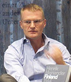 Хенрик Мейнандер на Гётеборгской книжной ярмарке[швед.]. Фотография 2009 года